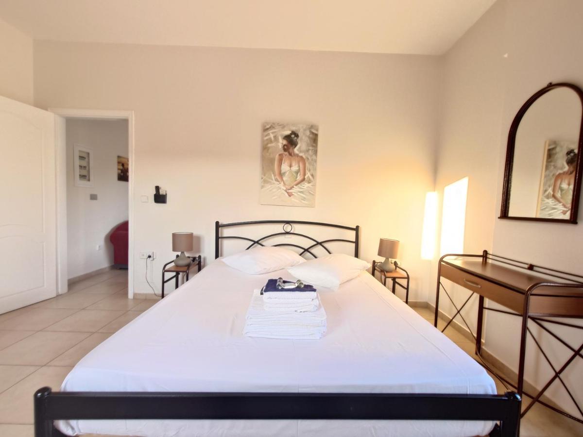 Iris Apartments Ithaca Vathy  Buitenkant foto